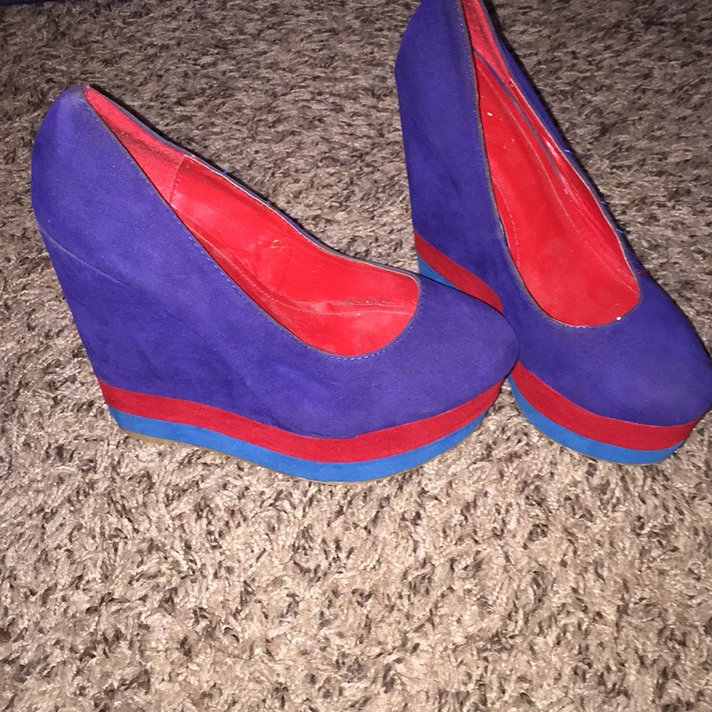 Never worn because they didn’t fit me